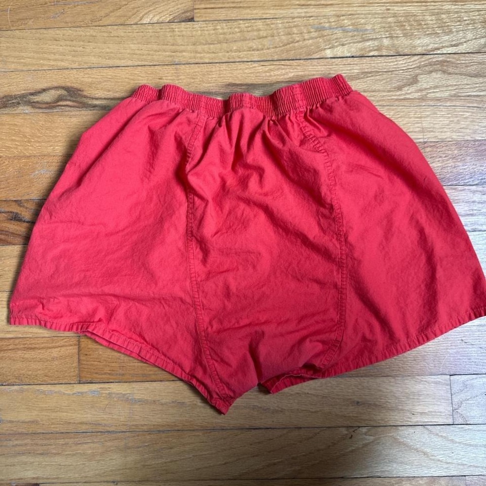 Red shorts - Picture 2 of 2